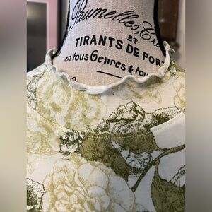 QVC Candace Cameron Bure ruffled neck and sleeves sage green floral top size 2XL